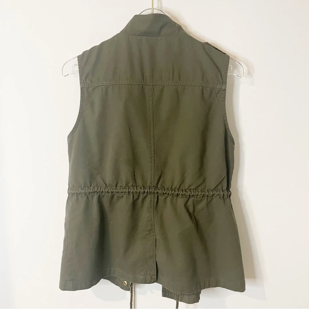 Green Sleeveless Cargo Vest drawstring waist Zipper and button closure - Picture 4 of 10